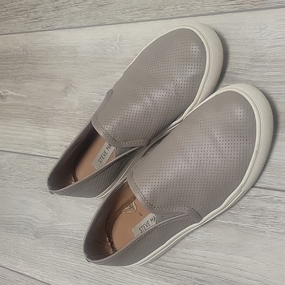 Steve Madden Shoes - Steve Madden Emmil Taupe Flat Everyday Slip On Sneakers Size 8